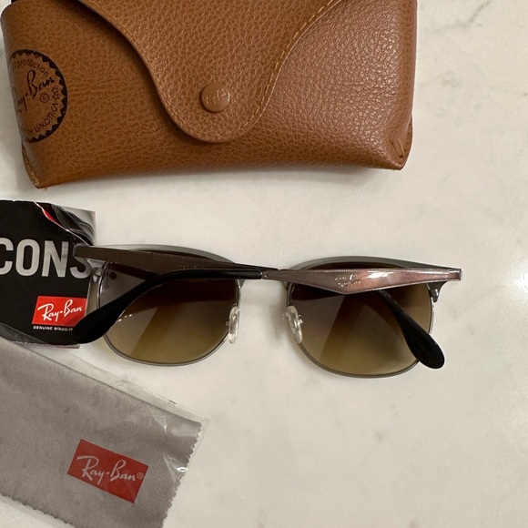 Ray Ban The Icon Sunglasses - Picture 4 of 9